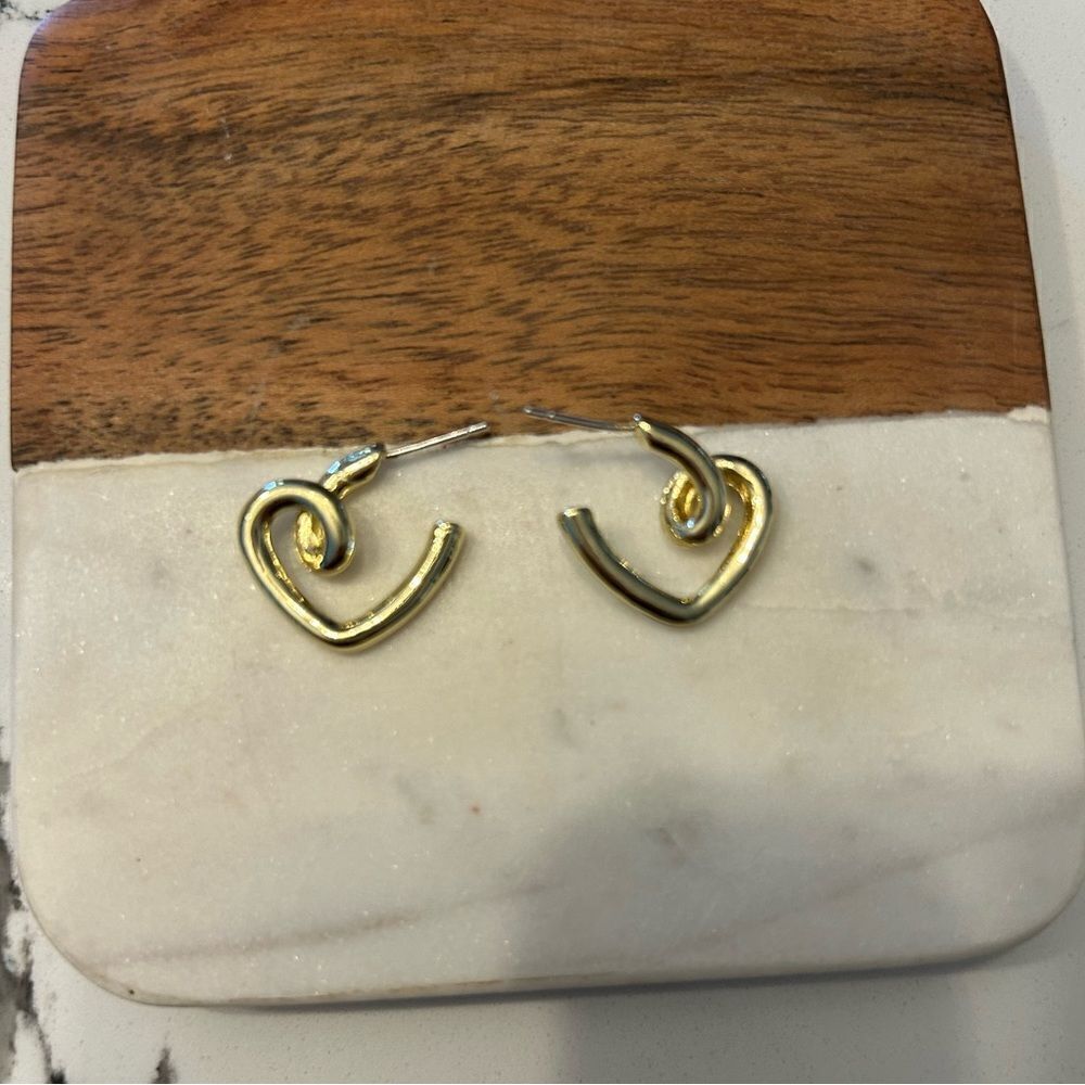 Gold open heart hoop earrings